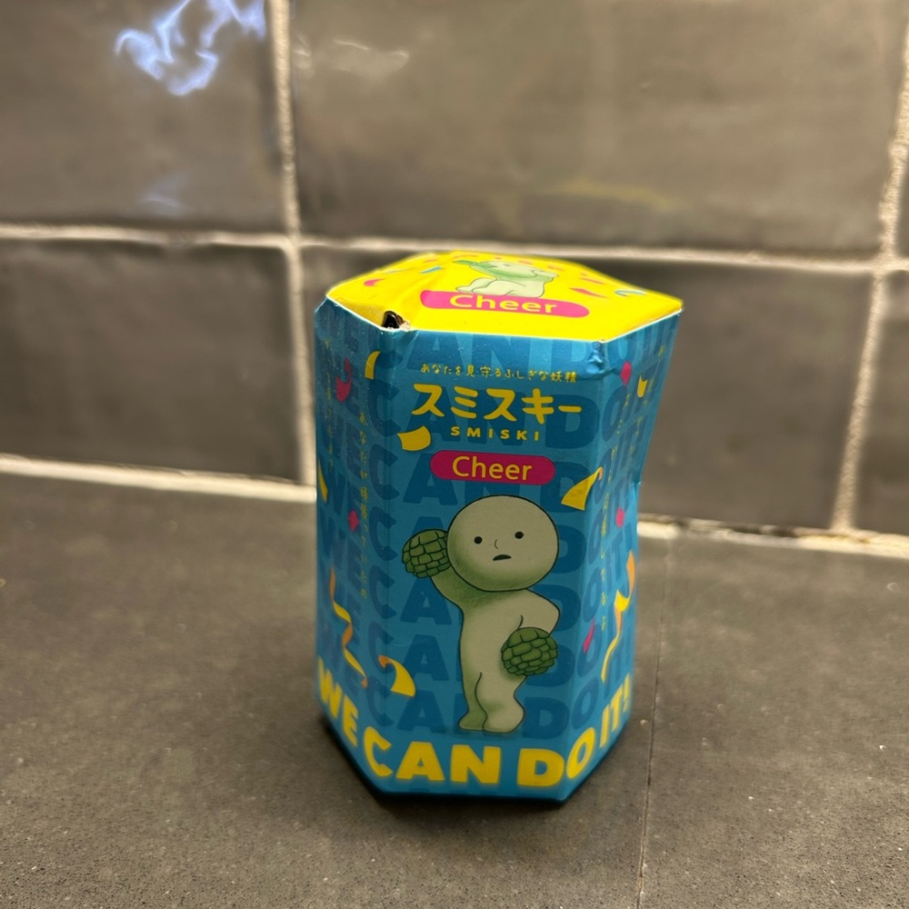 Smiski Cheer Kids Toy - Blue and Yellow